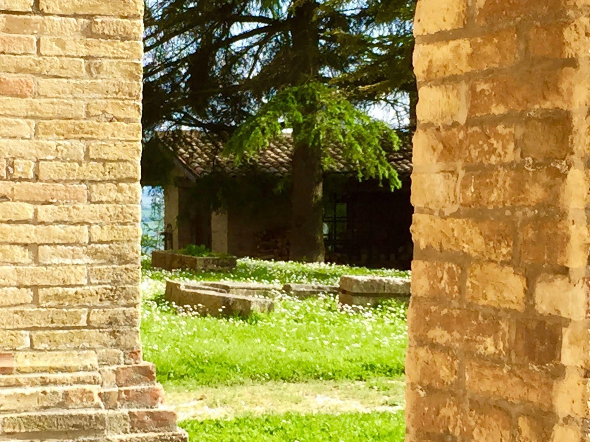 Convento Di San Francesco Mondaino Bed & Breakfast Exterior photo