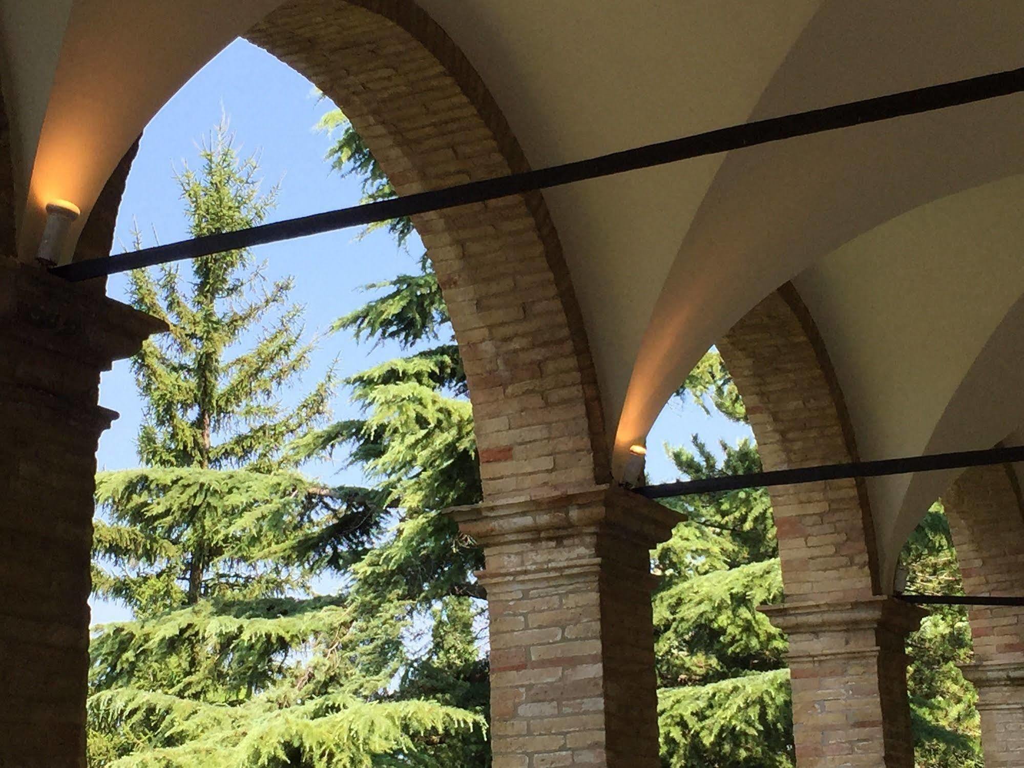 Convento Di San Francesco Mondaino Bed & Breakfast Exterior photo